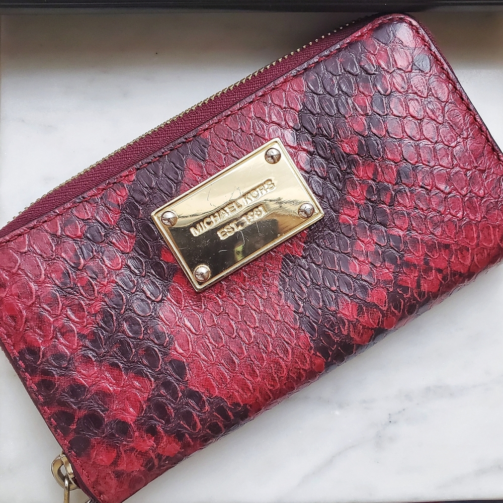 🎀 Gorgeous Michael Kors Wallet